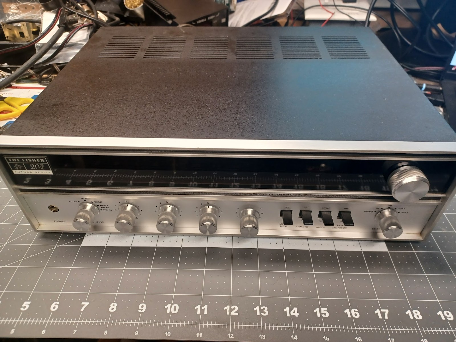 The Fisher Futura 202 Stereo Receiver. Recapped. Serviced.