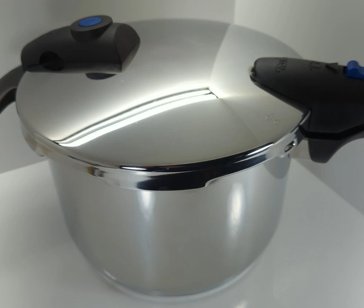Fissler CookStar 5.8 Liter 8-10 Stainless Steel Pressure Cooker Made In Germany