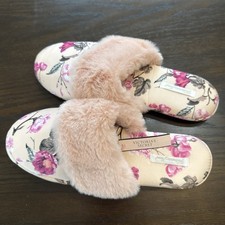 NWT Victoria s Secret Slippers Floral Flowers Cozy Size Large 9-10