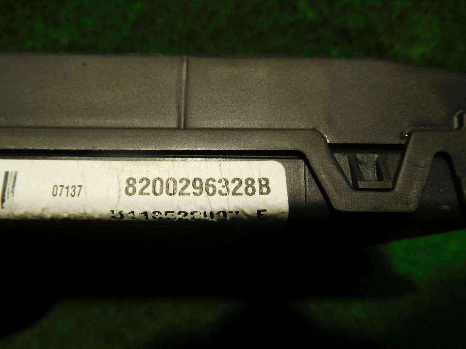 Centralina di bordo 8200296328B Dacia Logan (SD) 1.4i 55KW 75CV anno 2007 - Immagine 4 di 4