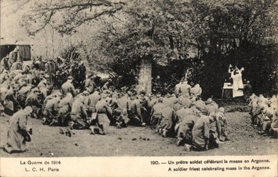 Ak Un pretre soldat celebrant la messe en Argonne, I WK - 4377309