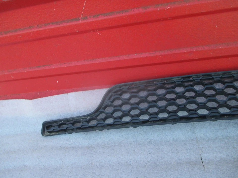 Parachoques delantero Dodge Durango 2011-2013 parrilla inferior central fabricante de equipos originales Foto 3 de 4