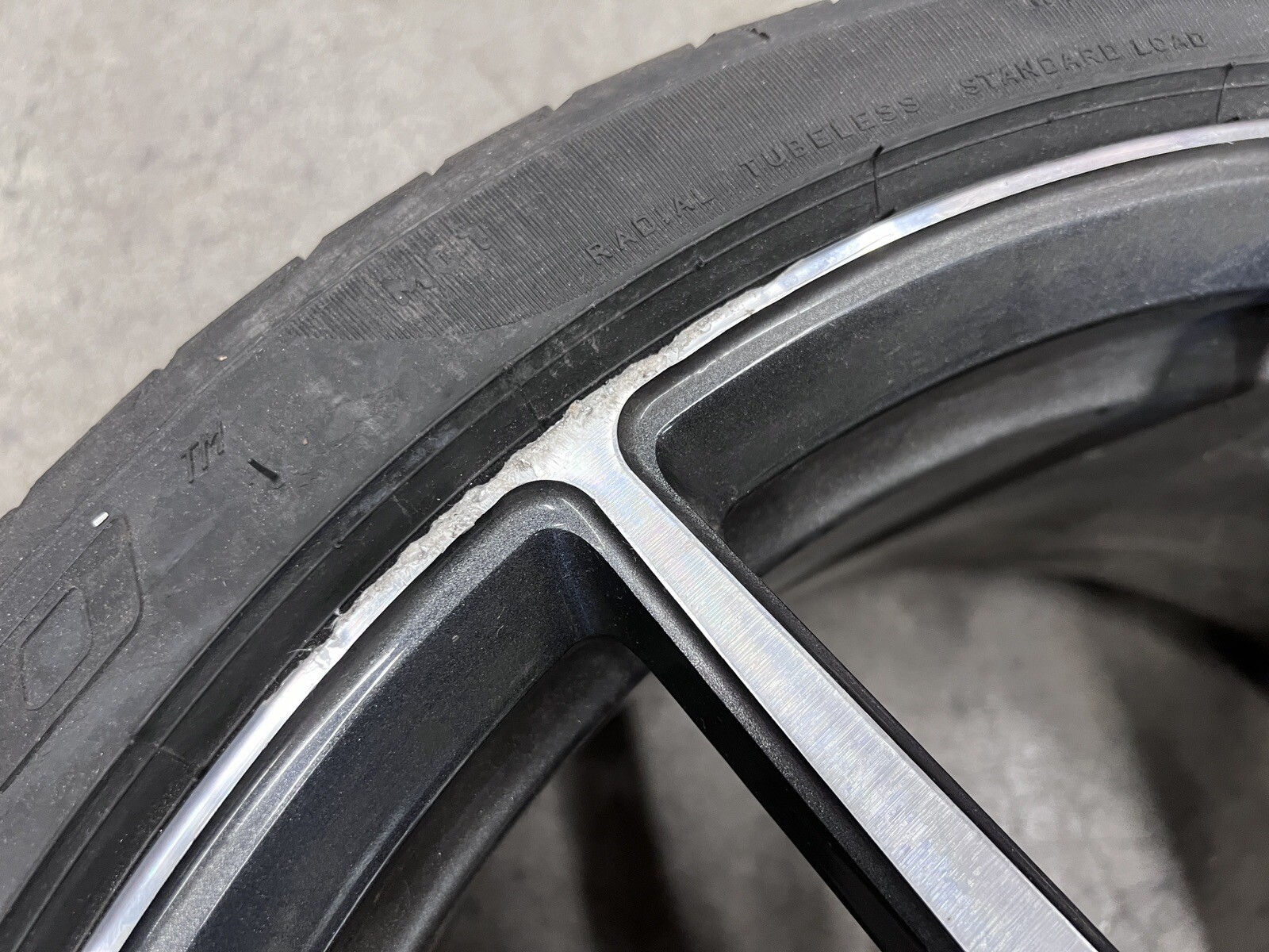 MCLAREN 650S REAR SPOKE RIM WHEEL TIRE OEM 11B0670CP