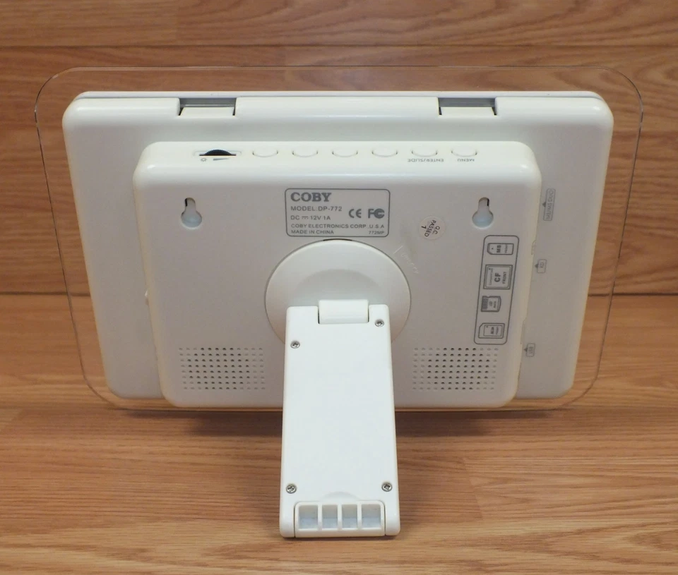 Genuine Coby (DP-772) White 7" (Inch) Screen Digital Photo Frame w/ MP3 Player - Image 3 of 4