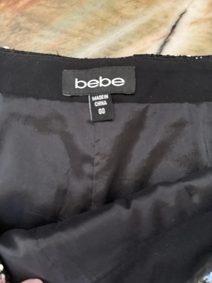 Pantalones cortos de lentejuelas para mujer Bebe. Plata/negro. Talla 00 Foto 4 de 4