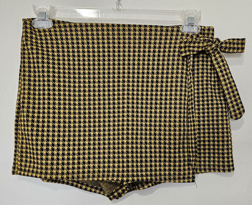 Haute Monde Women's Skort Size Large Plaid Skirt Gold Houndstooth Plaid Shorts