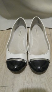 dana buchman ballet flats