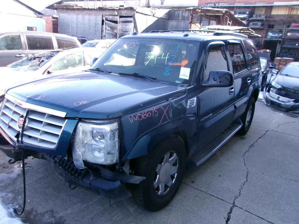 Used Front Upper Upper Control Arm Front fits: 2005 Cadillac Escalade 7300 GVW F - Image 2 of 4