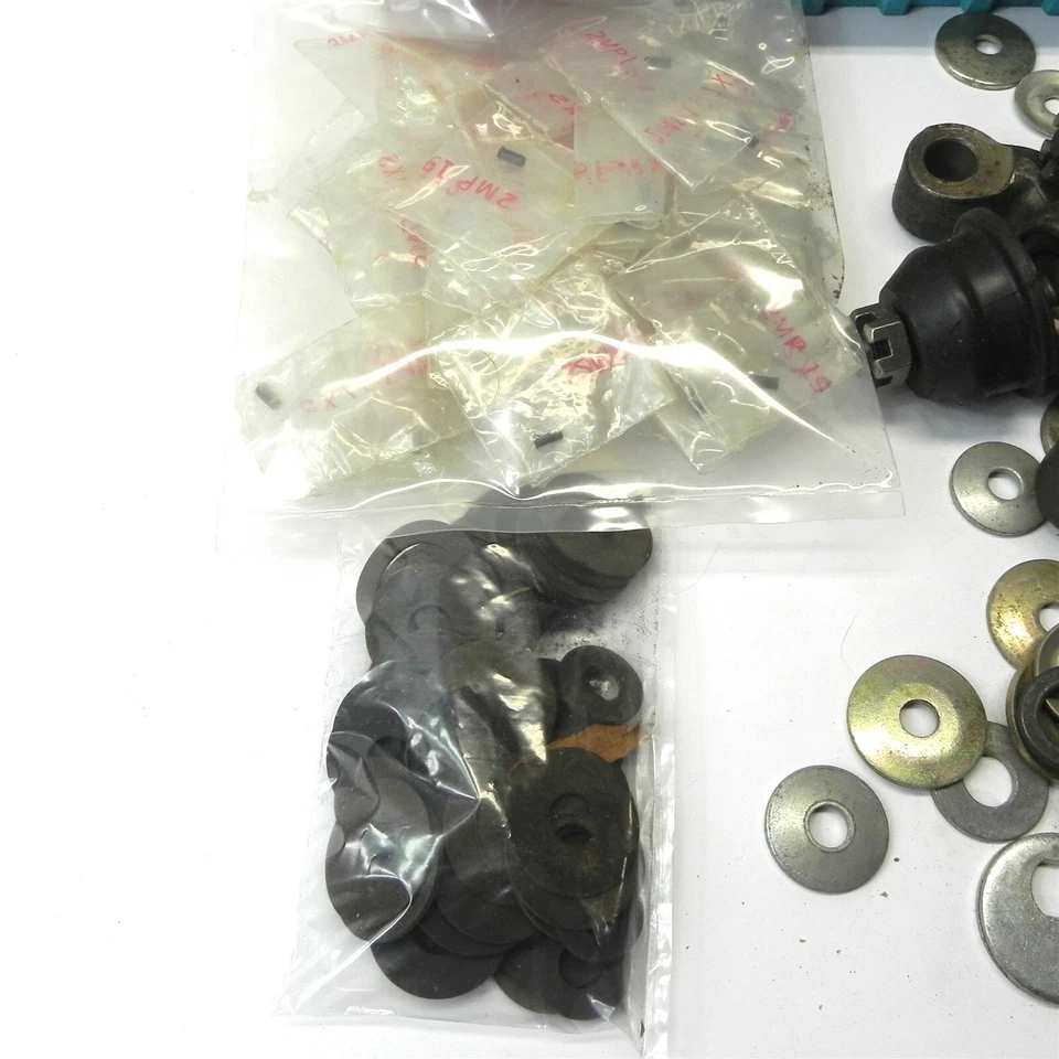 LOTE DE PIEZAS DE SUSPENSIÓN AÑOS 40-80 GM FORD MOPAR TODO INCLUIDO HERRAJES DE RESORTE Foto 3 de 4