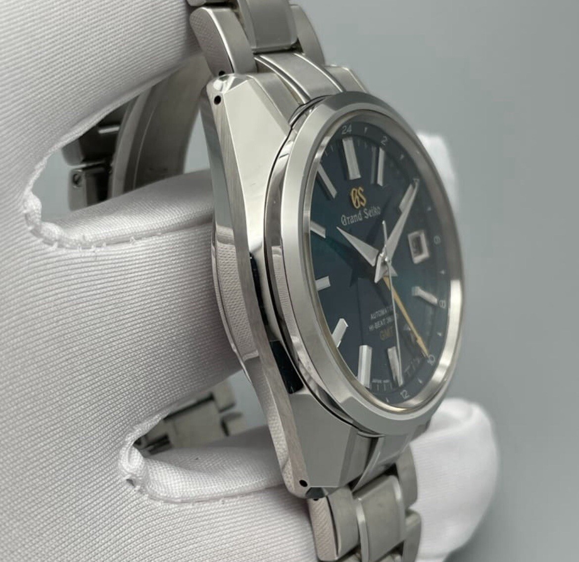 Grand Seiko Gmt Green Peacock Men's Watch - SBGJ227