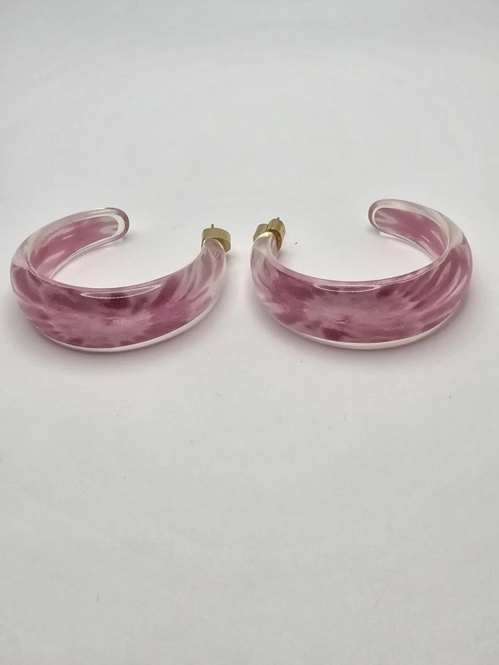 Современные серьги-кольца с лавандой и люцитом Alison Lou ювелирные изделия - Изображение 3 из 4