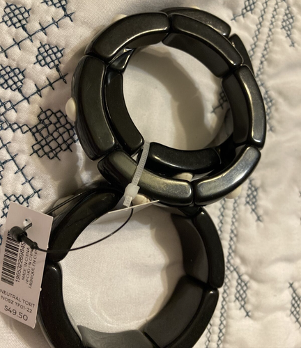 Chico's Black with White Howlite Tort Dangle Stretch Bangle Bracelet NWT - Picture 3 of 8