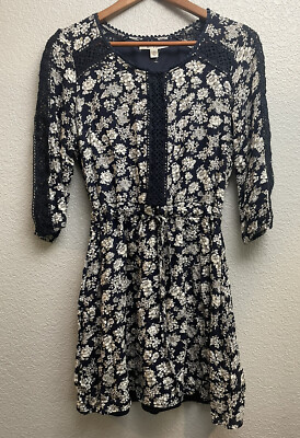New Miami Francesca s Navy Floral Dress 3/4 Sleeve Lace Cut Outs Size Small