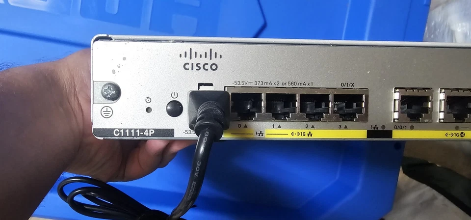 Router de servicio integrado Cisco C1111-4p V01 Isr serie 1100 con adaptador de corriente Foto 2 de 3