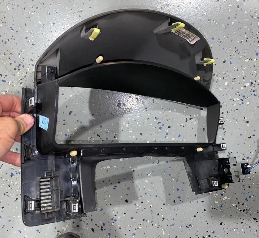 08-12 FORD ESCAPE SPEEDOMETER BEZEL P/N 8L84-78044D70-A PEÇA USADA ORIGINAL DO FABRICANTE - Imagem 4 de 4