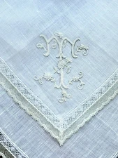 ANTIQUE LACE - HANDKERCHIEF - EMBROIDERY: initial T - late 19th century