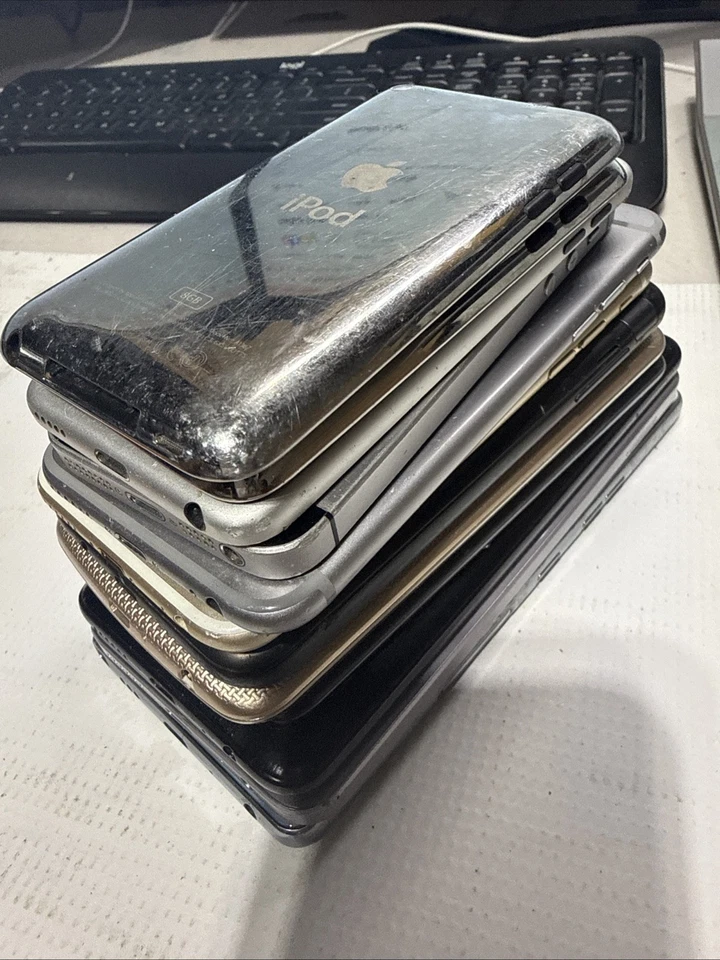 Lot Of 12 Cell Phones & iPod FOR PARTS ONLY (Apple, T mobile ,samsung , LG) - Image 3 of 4