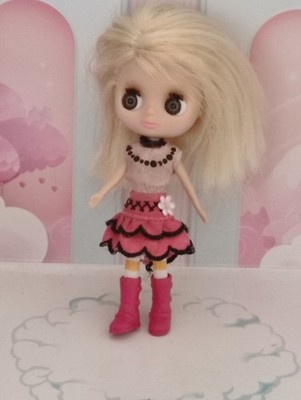 Hasbro LPS Blythe Doll Puppe - Blonde Haare, Pinke Stiefel & Gestreifte Socken