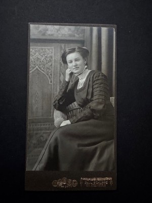 CdV Photo Pretty Young Lady approx. 1910   Paul Schuppe Halle a. S., Fine Fashion