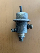 MERCEDES BENZ W124 FUEL PRESSURE REGULATOR BOSCH OEM #0438161001 DR0001
