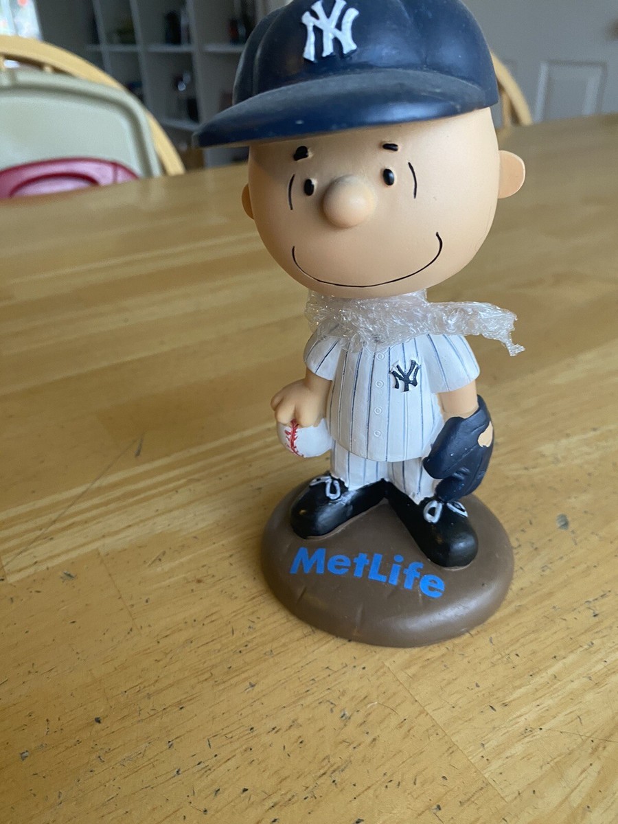 Charlie Brown Peanuts New York Yankees MLB SGA 2013 Bobblehead
