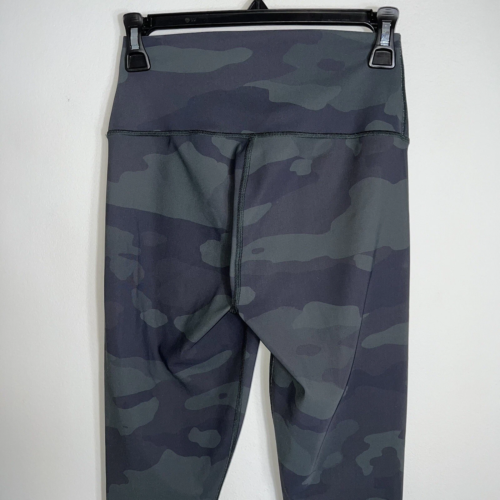 alo-yoga high rise camo leggings