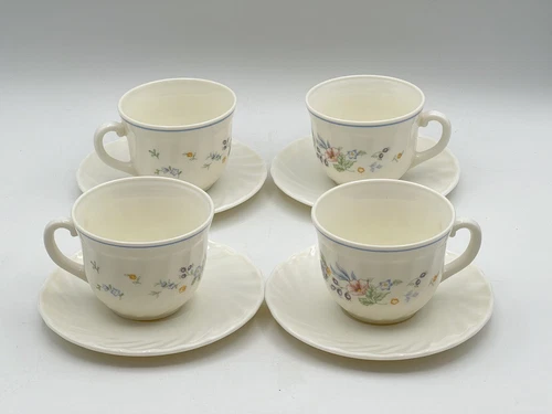 CottageCore Arcopal France Set of 4 White Milk Glass Tea Cups and Saucers Floral