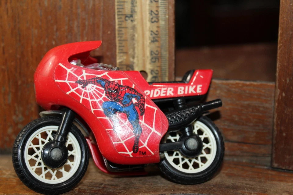 Bicicleta Spider-Man vintage Buddy L motocicleta 1980 Foto 3 de 4