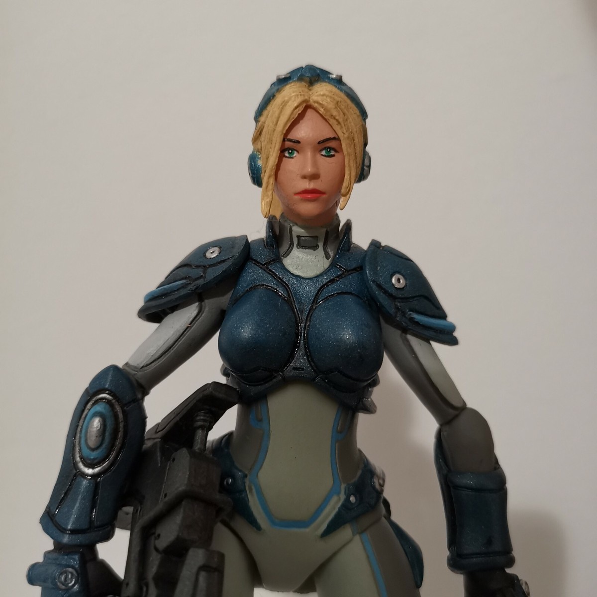 Figurine Nova PVC 16cm – Neca – Heroes Of The Storm – Fantôme Nova – Édition 2015