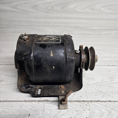 #ad Vintage Delco Thermotron Model A8260CC Type A AC Motor 1 6HP 3amp $50.00