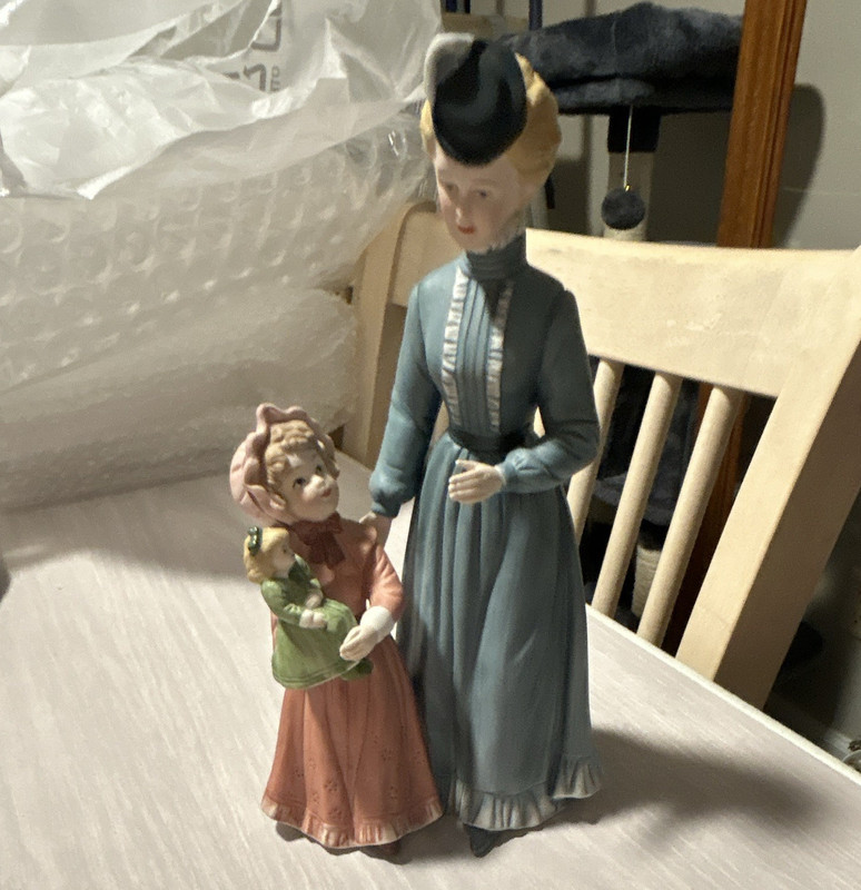 Homco Porcelain Mother & Child Figurine Multicolor Made in Thailand #8812