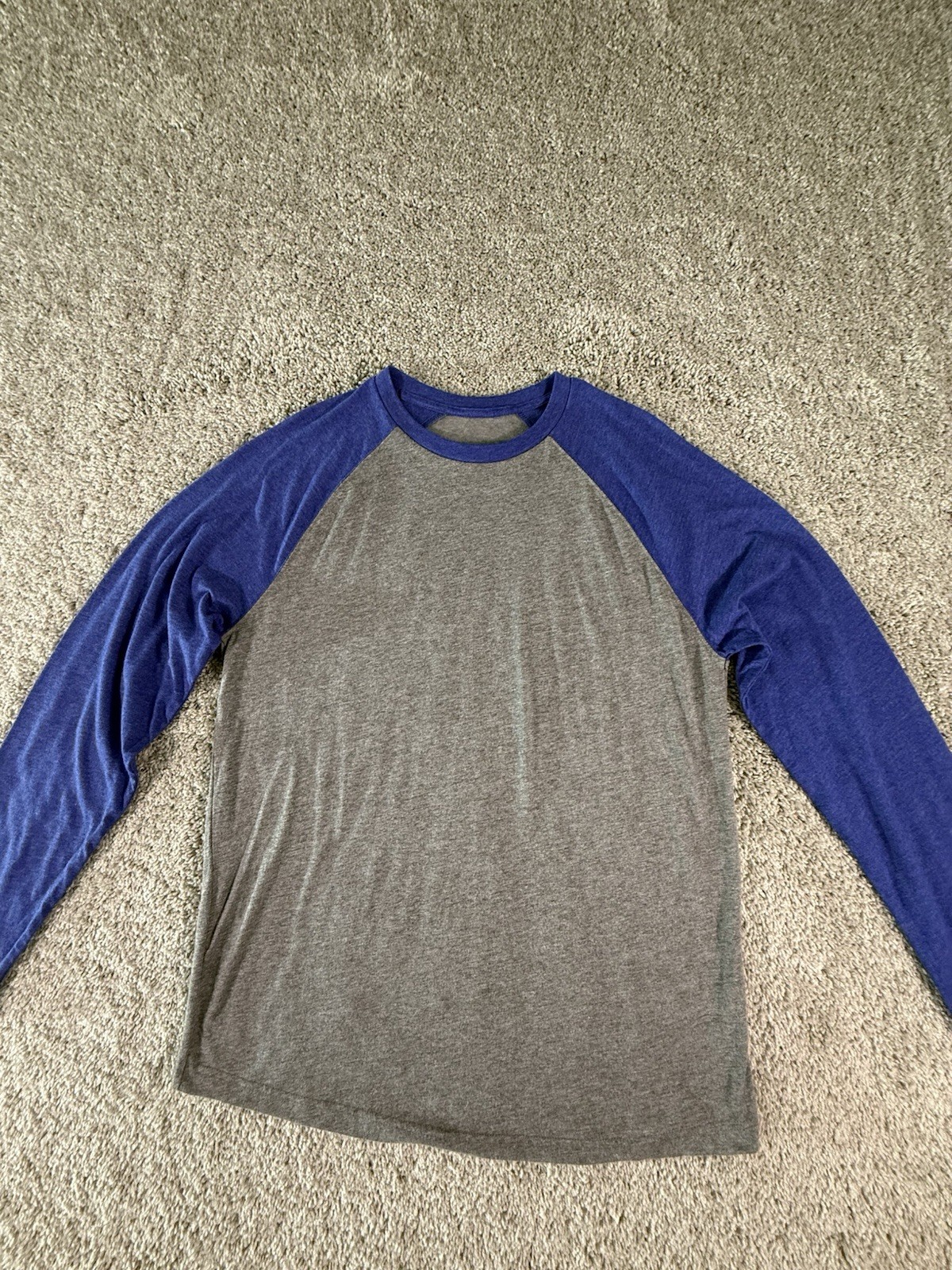 NWOT Fanatics Men’s Baseball T Shirt Size Large Gray With Blue Sleeves