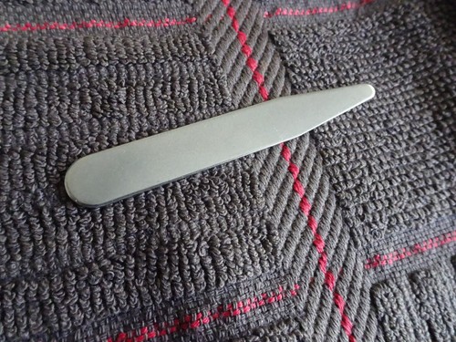 Metal collar stay (1) - 2 1/2 inches