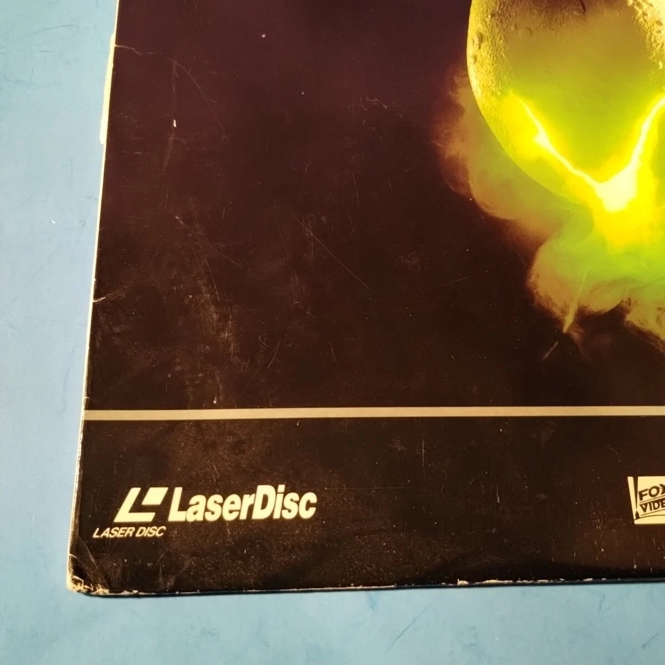 ALIEN Laserdisc LD RIDLEY SCOTT SIGOURNEY WEAVER Extended Play & More Auctions - Image 2 of 4