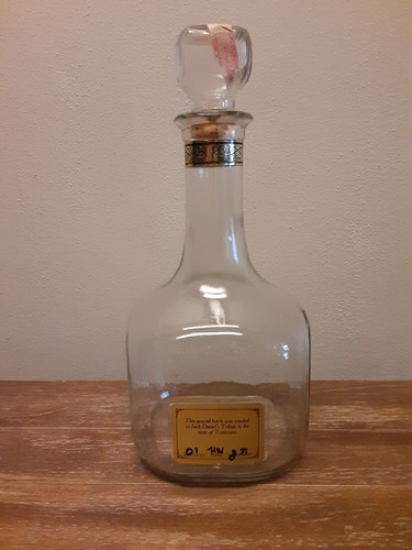 VTG. JACK DANIELS OLD #7 TRIBUTE DECANTER/BOTTLE 1.75 LITER - Picture 9 of 13
