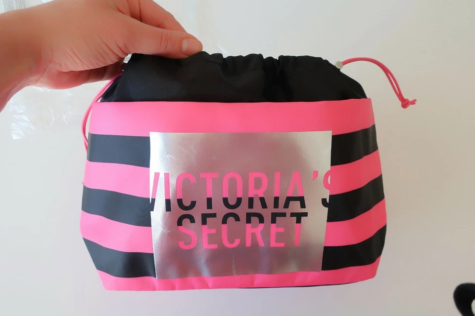 Bolsa de maquillaje cosmético Victoria's Secret VS con logotipo rayado Foto 2 de 4