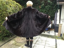 MODERNER ECHTER NERZ SWINGER/MANTEL -TOLLE OPTIK- NEUWERTIG SAUMWEITE ca.220cm