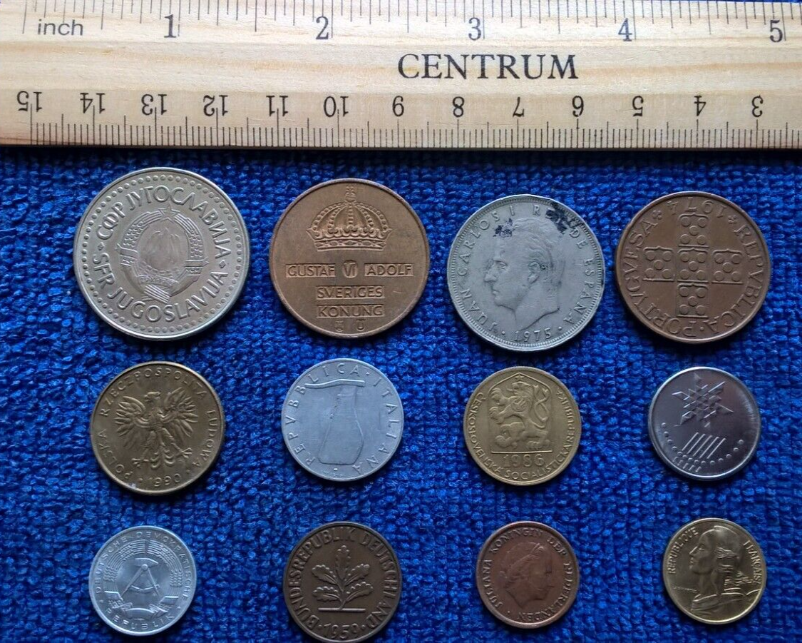 i / A collection of many foreign/global coins