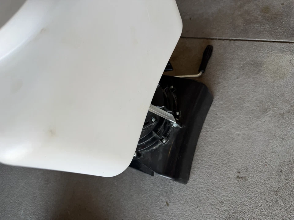 Esparcidor portátil Solo 421-S (capacidad de 20 lb) césped y jardín 12 pies ancho de extensión  Foto 4 de 4