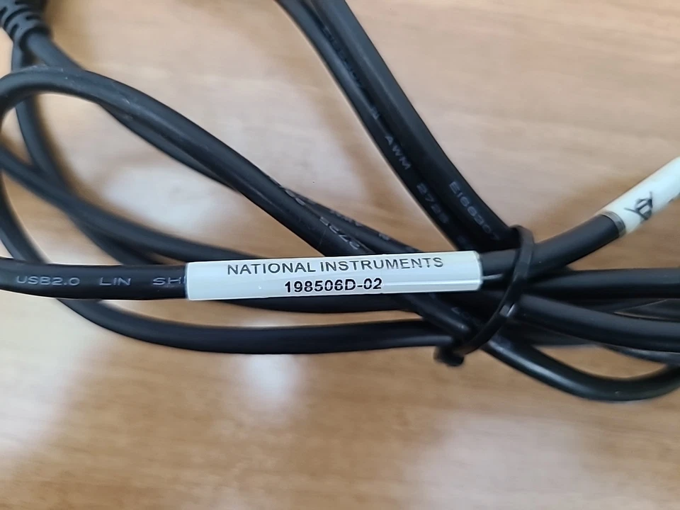 National Instruments 198506D-02 Verriegelbares USB-Kabel - USB A auf Schraubverschluss USB B - Bild 2 von 4