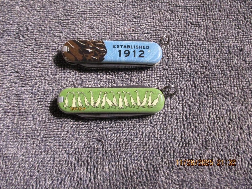 Lote de (2) facas Victorinox Swiss Army Classic SD Gaggle of Geese & L.L. Feijão - Imagem 2 de 4