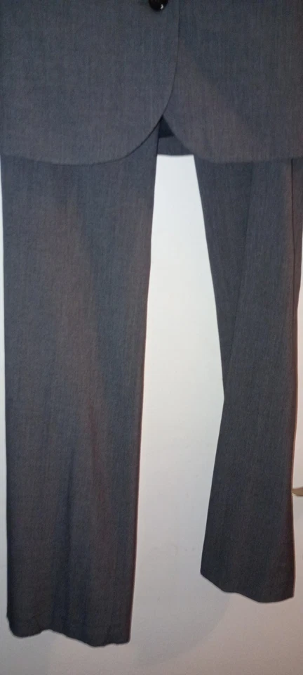 Calvin Klein Pant Suit Size 2 Power Suit Two Piece Set Pockets Executive Gray - Image 2 of 4