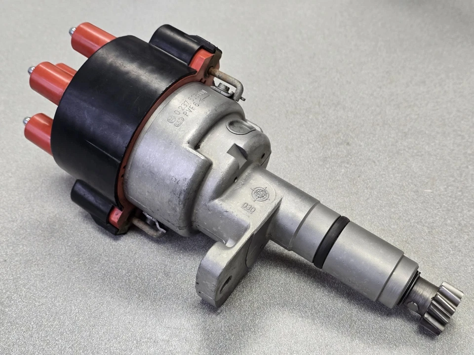 BONITO MONTAJE DISTRIBUIDOR BOSCH PORSCHE 911 CARRERA 965 TURBO PVF6 ORIGINAL USADO Foto 2 de 4