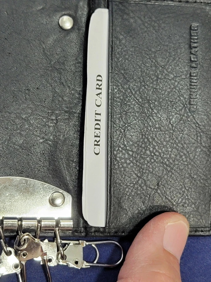 Bacci Leather Snap Close Double Key Case Men's Accessories - Holds 12 Keys - Image 4 of 4