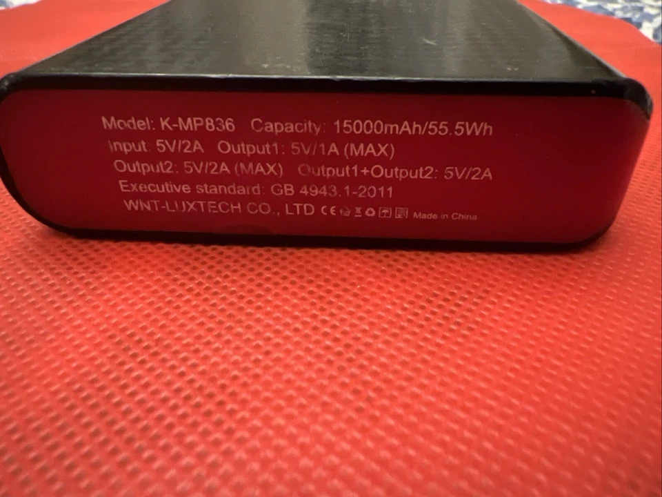 Banco de alimentación externo universal portátil Kmashi K-MP836 15000mAH rojo y negro Foto 2 de 2