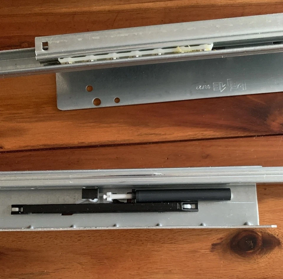 Ikea Komplement Schubladenauszug /dämpfer &schrauben Set. 55cm.Lx4,5cm Bx4cm.H - Bild 3 von 4