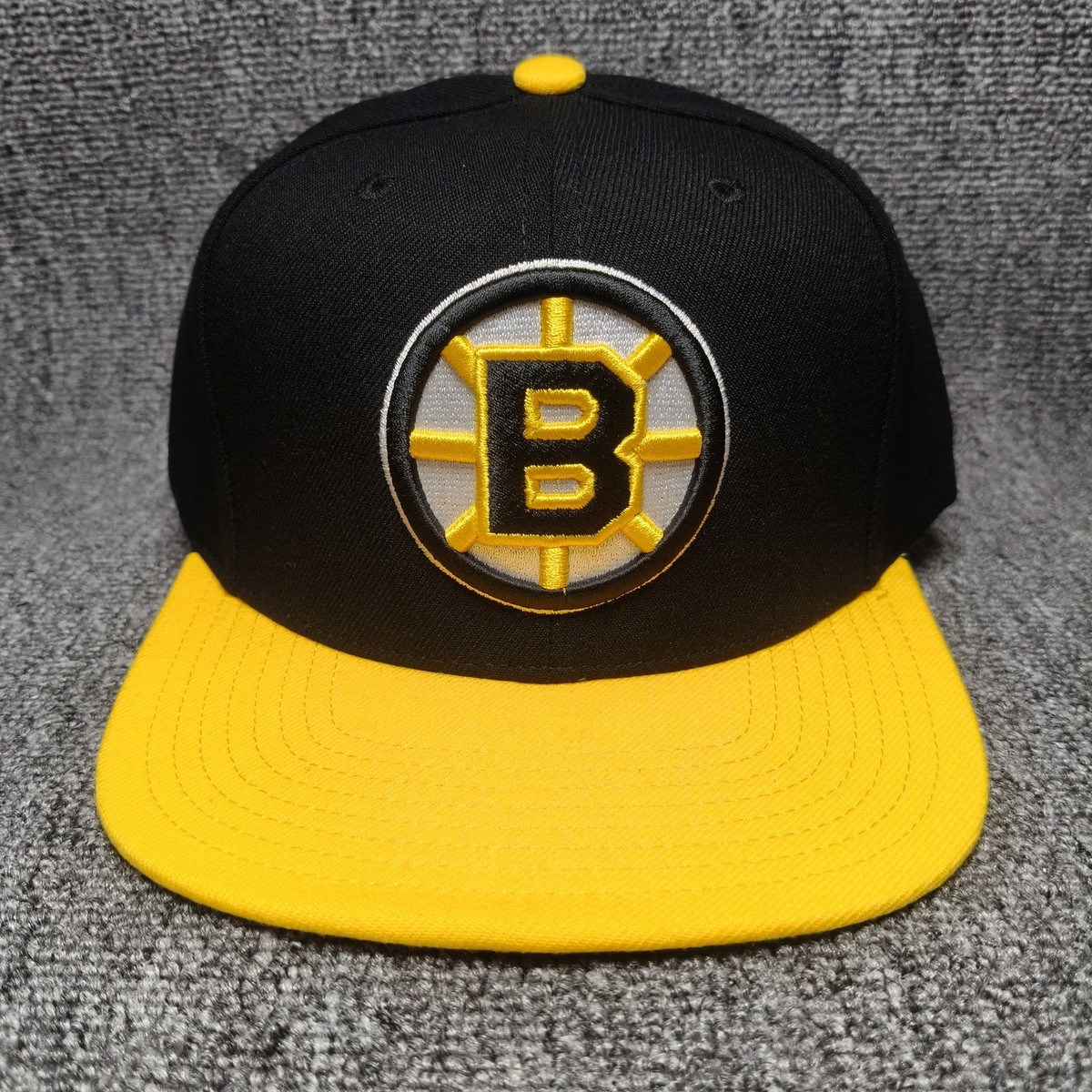 Mitchell & Ness Boston Bruins NHL Black Yellow Flat Brim Cap Hat