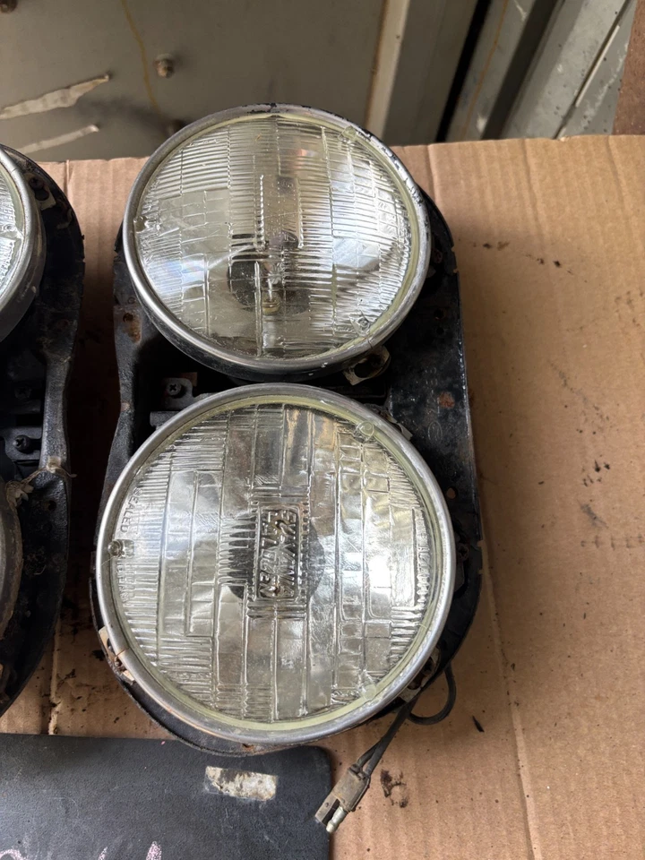 1958 1959 1960 58 59 60 Ford Thunderbird faros soportes cucharones oe Foto 3 de 4