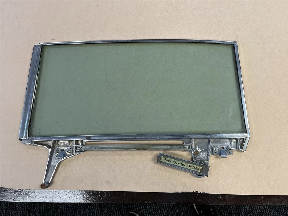 Cadillac Series 62 1961 1962 puerta trasera derecha ventana vidrio tintado 6 ventanas sedán  Foto 4 de 4