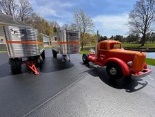 Smith-Miller Southern Pacific P.M.T. Diecast Truck & Double Trailer Set. #0117